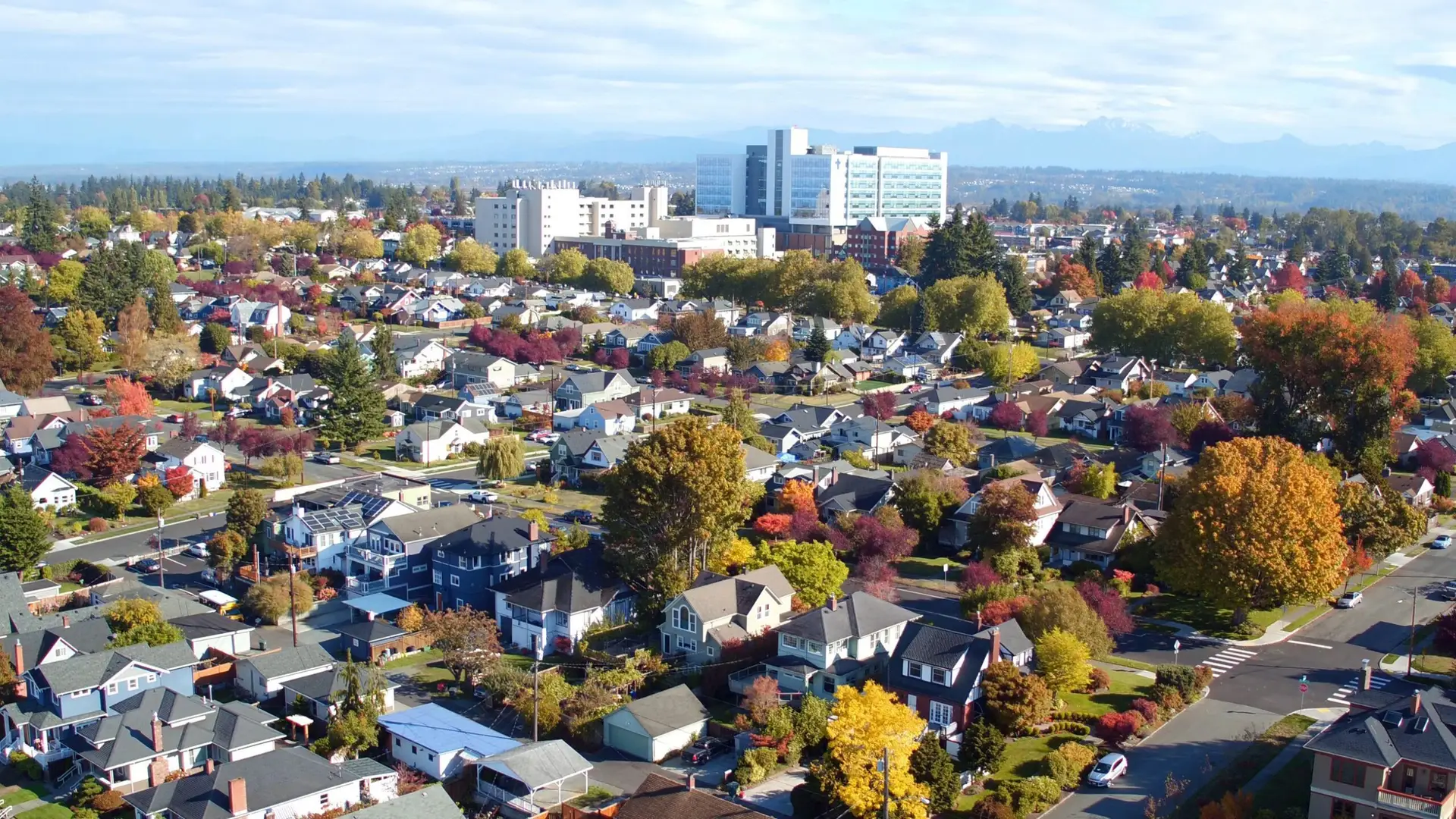 Aerial view of Everett, WA with colorful autumn trees and modern buildings.