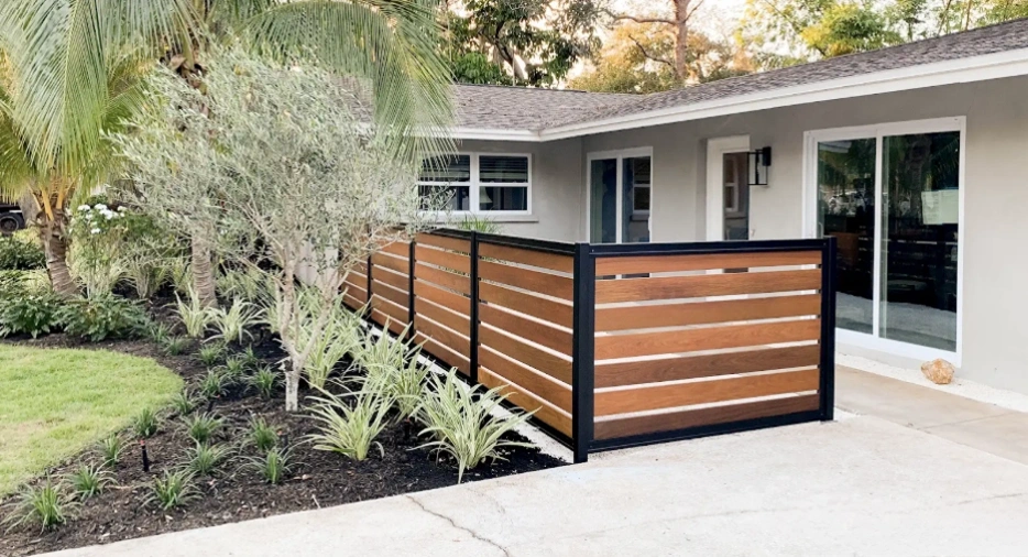A sleek horizontal fence in a front yard, ensuring compliance with horizontal fence height rules.